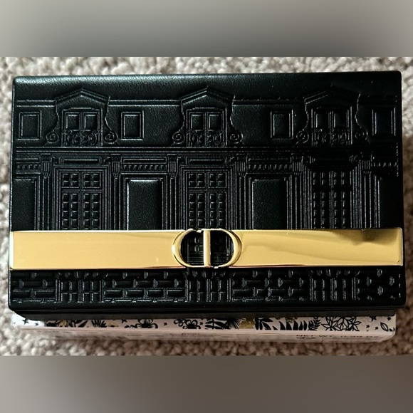 Dior Couture Iconic Eye Makeup in case that can be converted to a wallet. - Picture 2 of 6